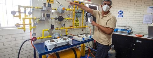 Docentes PUCP desarrollan cocina que ahorra el 50% de un balón de gas